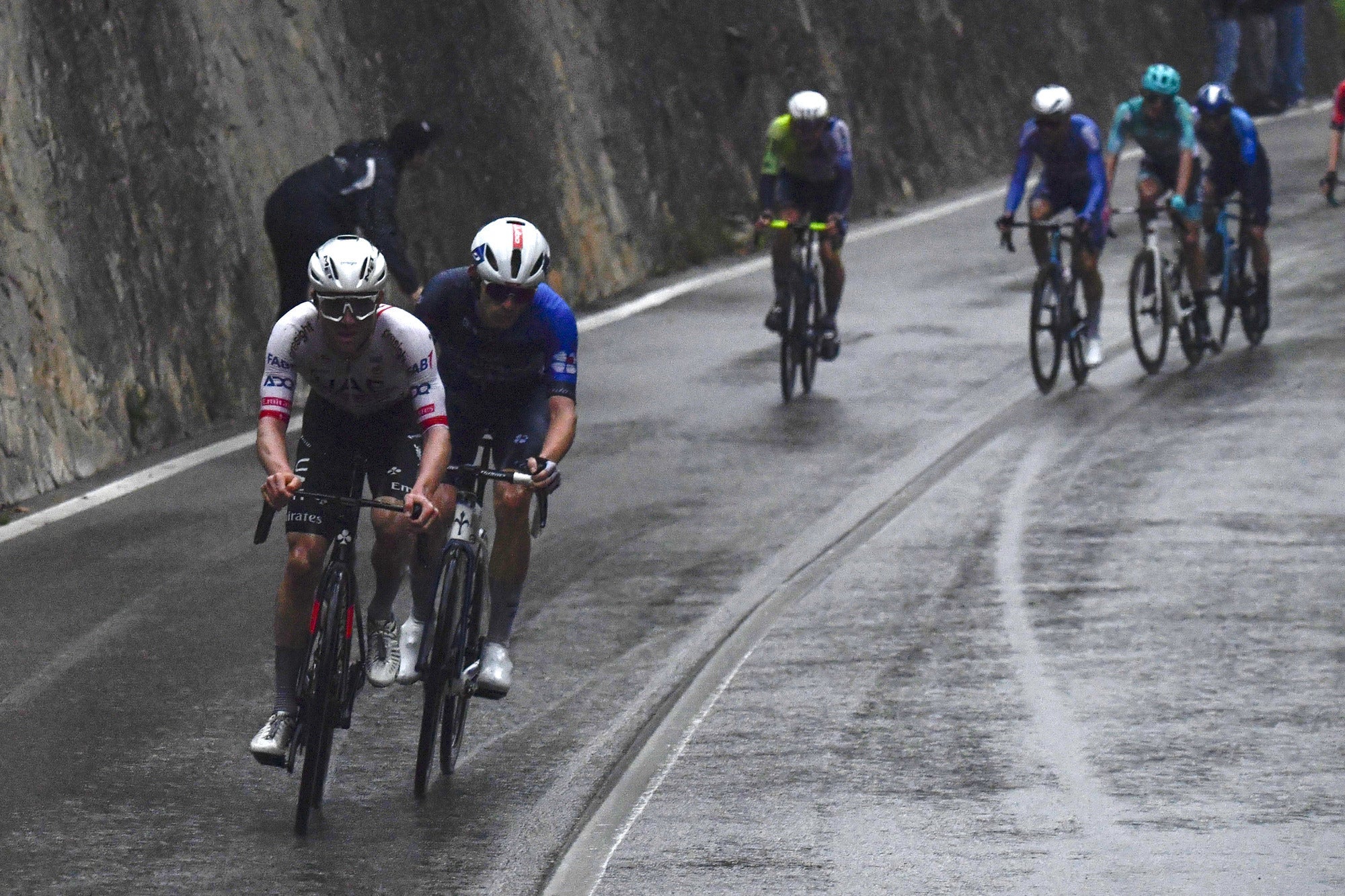 GIRO DEL VENETO 2024, STRONG È PIÙ FORTE DELLA PIOGGIA